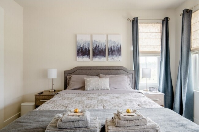 Foto del edificio - 5800 Addison Gate Dr