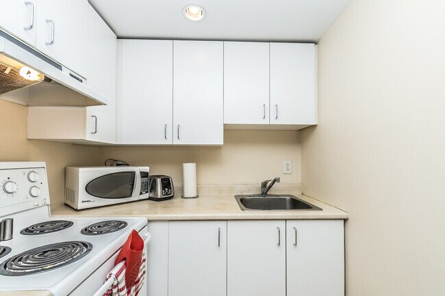 Building Photo - 1206 Rue Sanguinet