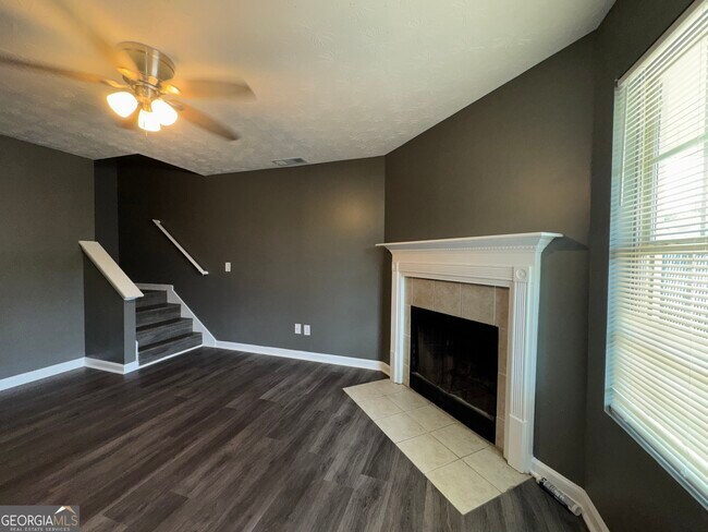 Foto del edificio - 330 Crestfield Cir