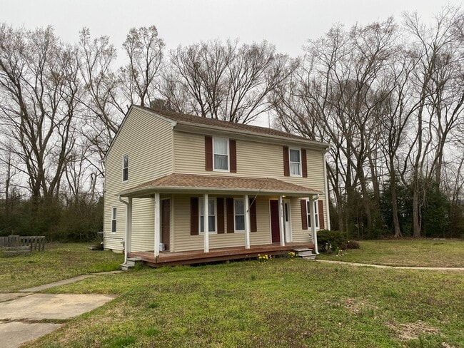 Building Photo - Charming 2-Bedroom Duplex in a Convenient Location!