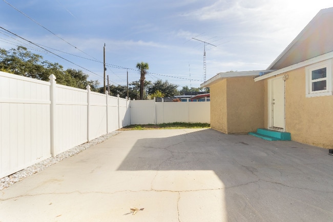 Building Photo - 3017 Freemont Terrace S