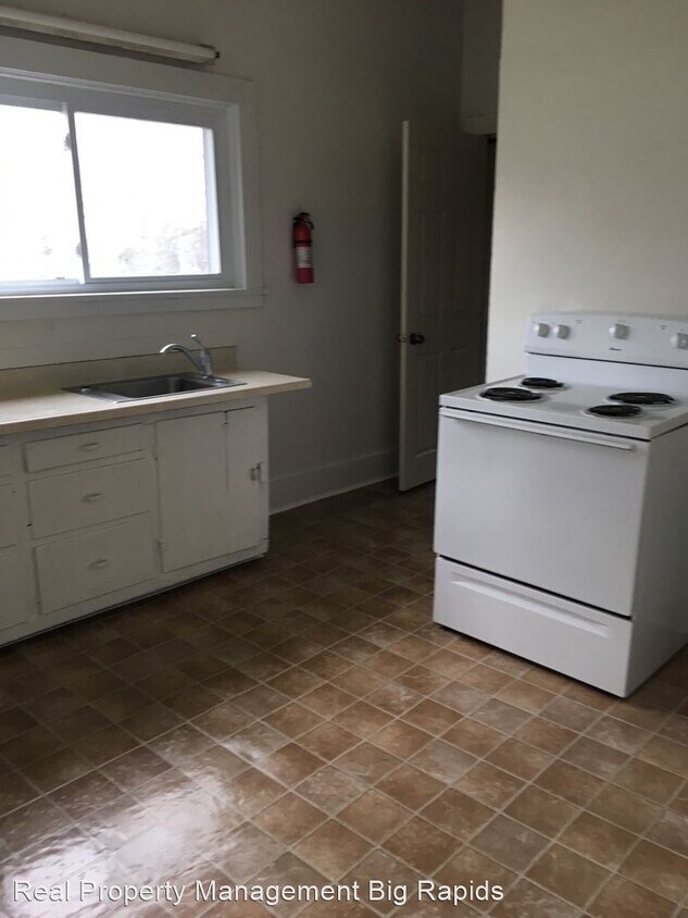Primary Photo - 3 br, 1 bath House - 517 Clark St.