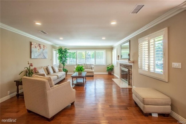 Foto del edificio - 4 br, 3 bath House - 1717 Wilson Ave