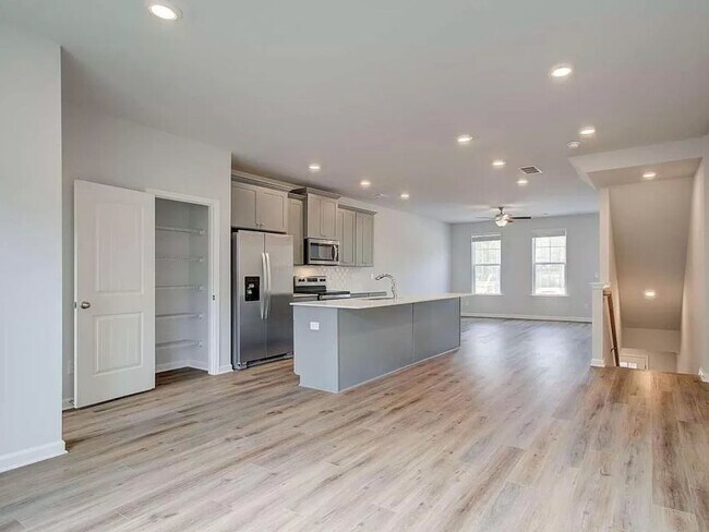 Building Photo - New 4 Bedroom Townhome in Atlanta - FIRST ...