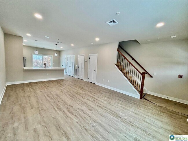 Foto del edificio - 1411 Greenview Dr
