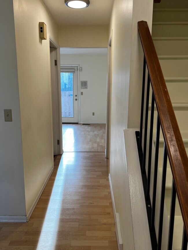 Foto del edificio - 2 Meadowbrook Dr