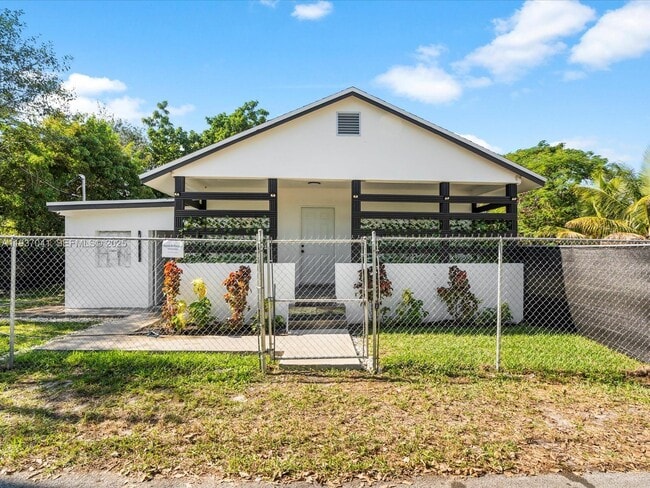 Building Photo - 6318 NW 19th Ct