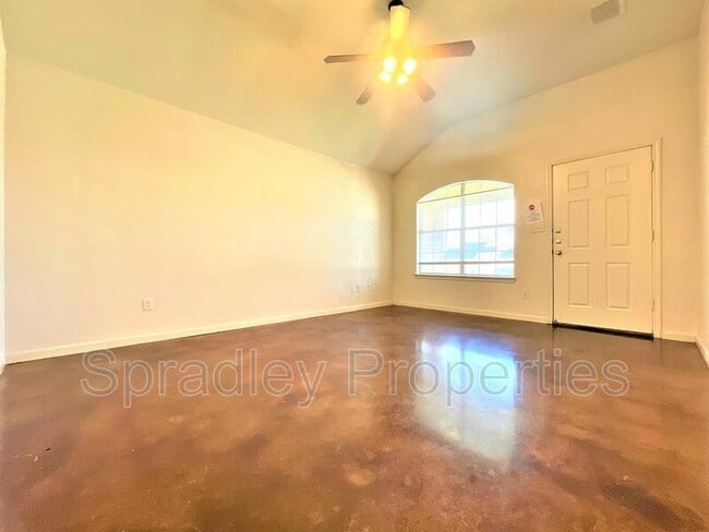 Building Photo - 5606B Luxor Dr