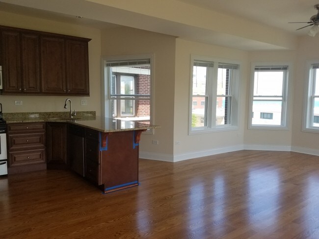 Foto del edificio - 7600 N Eastlake Terrace