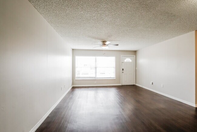 Foto del edificio - 18221 NW 40th Ct