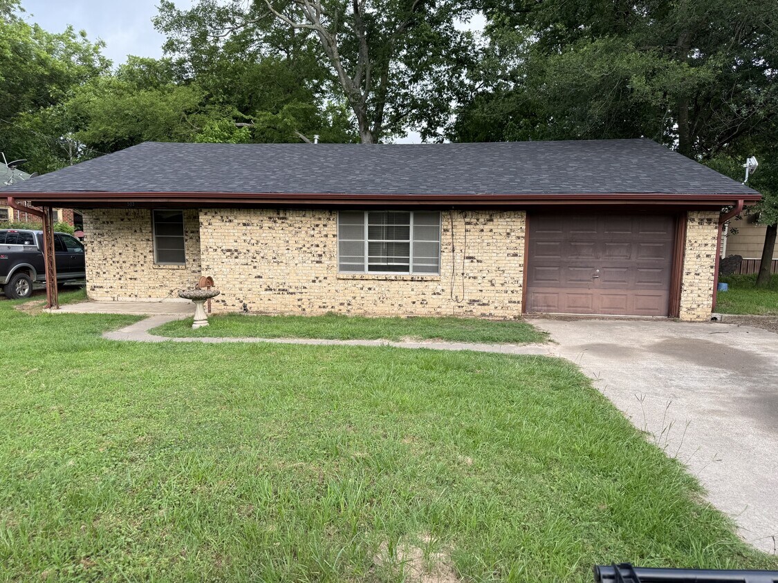 Building Photo - 503 Ravine St