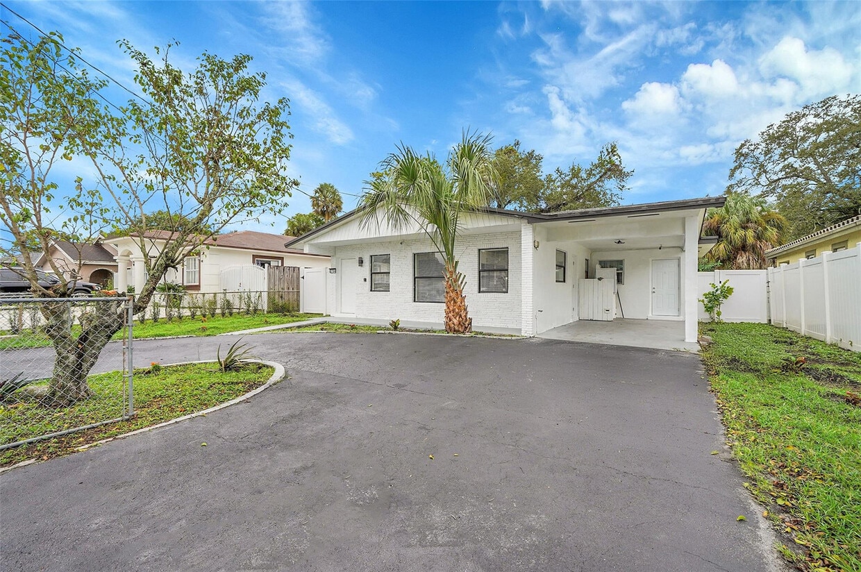 Foto principal - 2784 NW 9th St