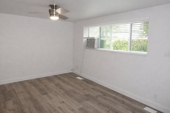 Building Photo - 475 Wall St