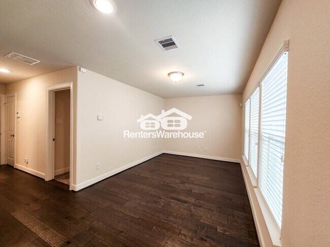 Foto del edificio - 10717 Madden Oaks Pl