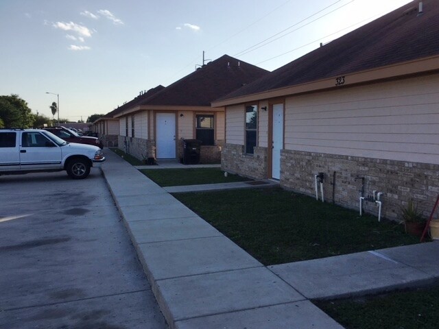 Building Photo - 413 N Rockport St