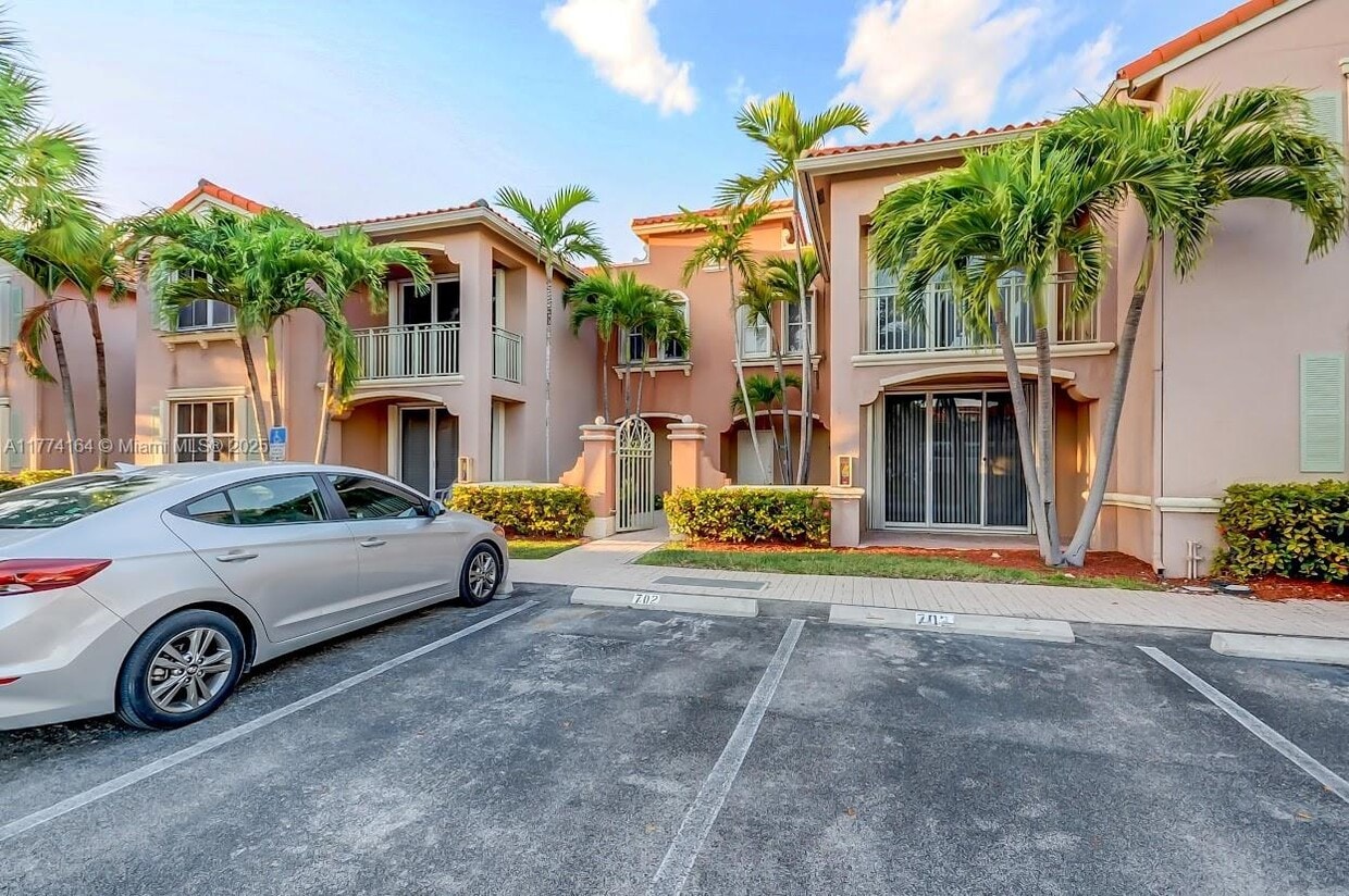 Foto principal - 6740 NW 114th Ave
