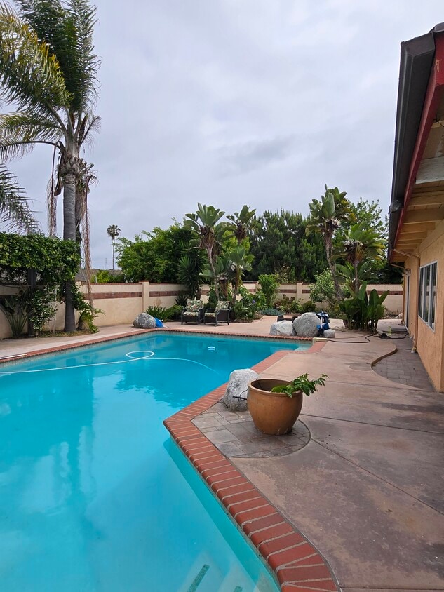 Building Photo - 4869 Alondra Way