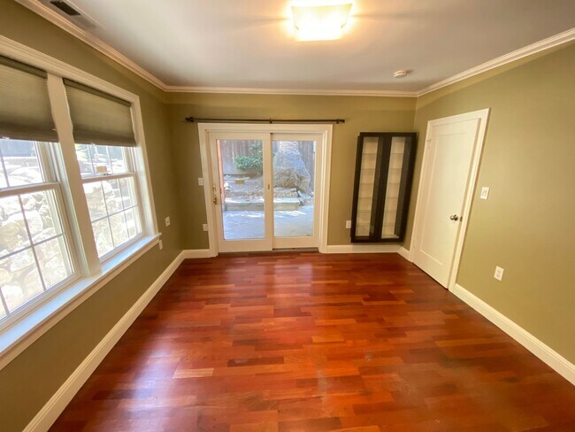 Foto del edificio - Advent - Four Bedroom Home W/ Incredibly L...