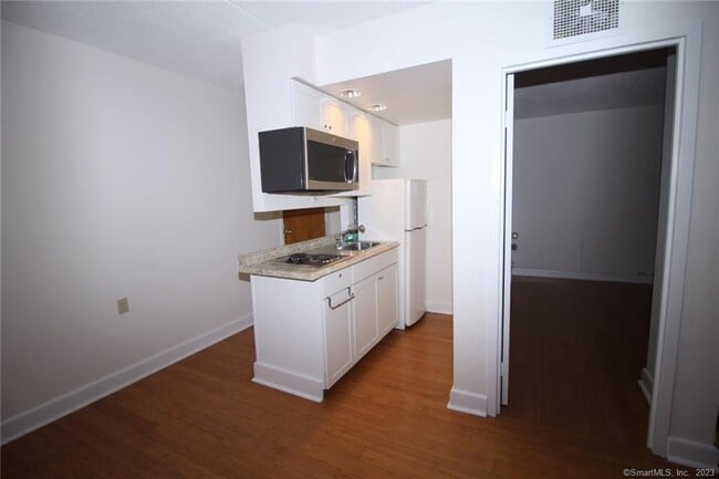 Building Photo - 60 Strawberry Hill Ave