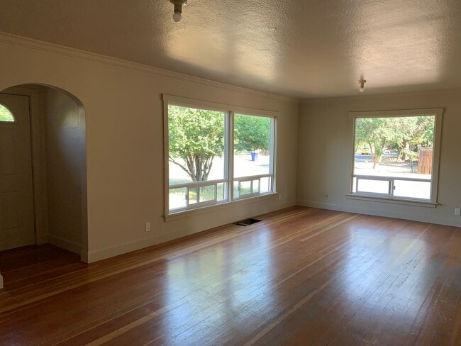 Building Photo - Westside gem! Located next to The Lot!