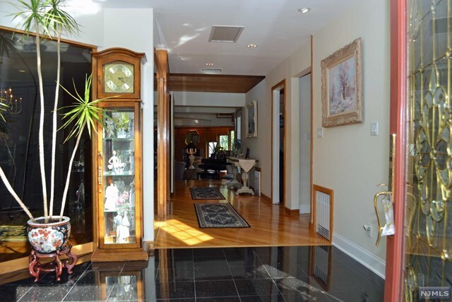 Building Photo - 77 Gorga Pl