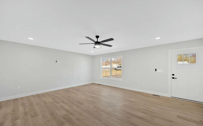 Foto del edificio - New 4BR/3.5BA Townhome in Meadowview – Modern Living in a Peaceful Historic Setting Near Emory & ...