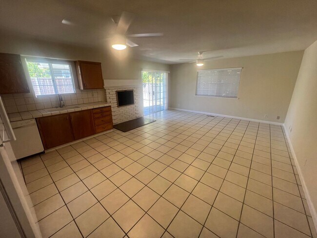 Foto del edificio - Spacious 4 bed 2 bath home in Fremont. Exc...