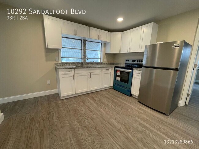 Building Photo - 10292 SW Sandalfoot Blvd