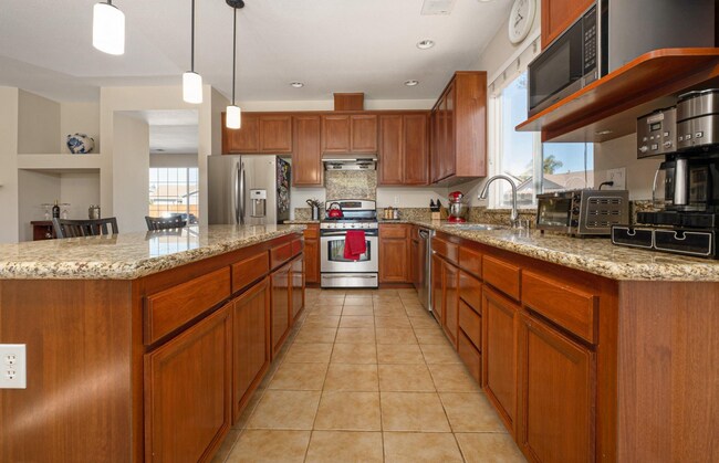 Building Photo - 4499 Mira Loma Dr