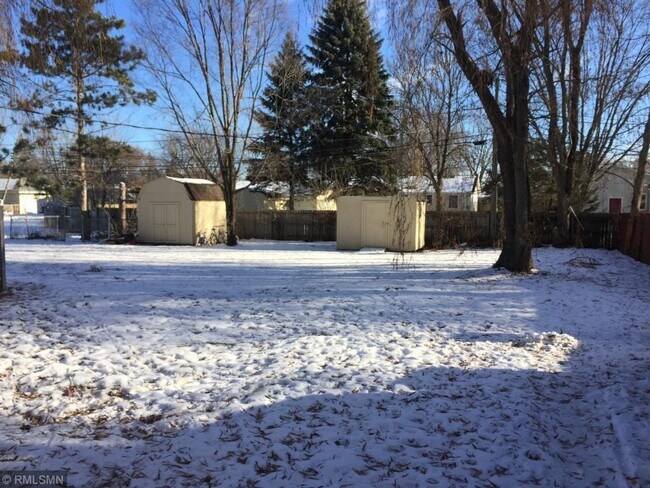 Building Photo - Duplex w/ Crazy-Amazing Yard for June 1st!