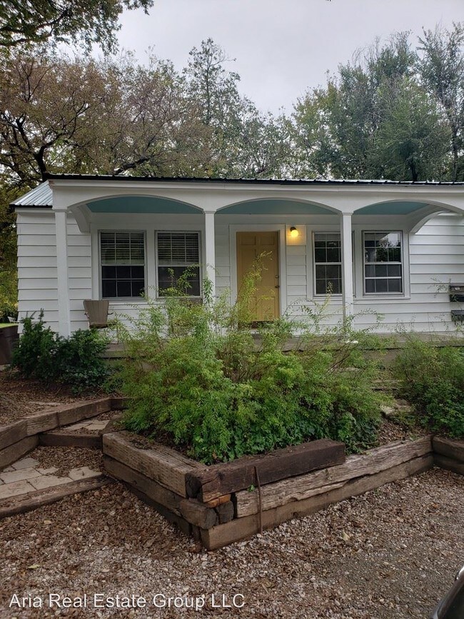 Foto del edificio - 700 E Brooks St