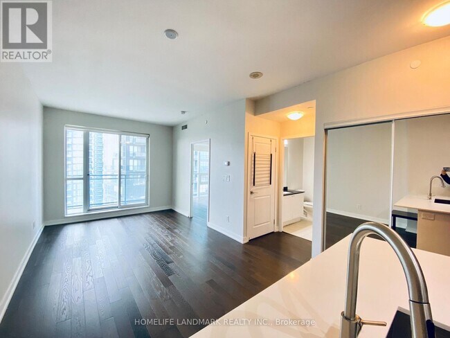 Photo du bâtiment - 4011-4011 Brickstone Mews