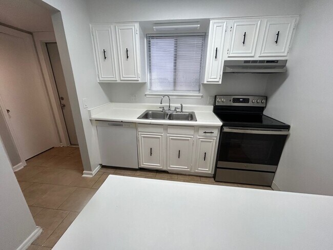 Building Photo - 240-53 Jamil Road, Columbia, SC 29210