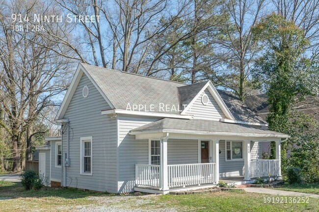 Building Photo - 914 9th St - Available Mid July