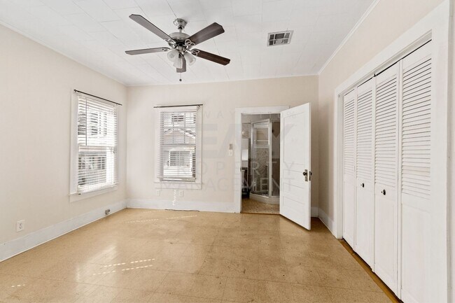 Building Photo - Adorable Home Available near UL Lafayette!