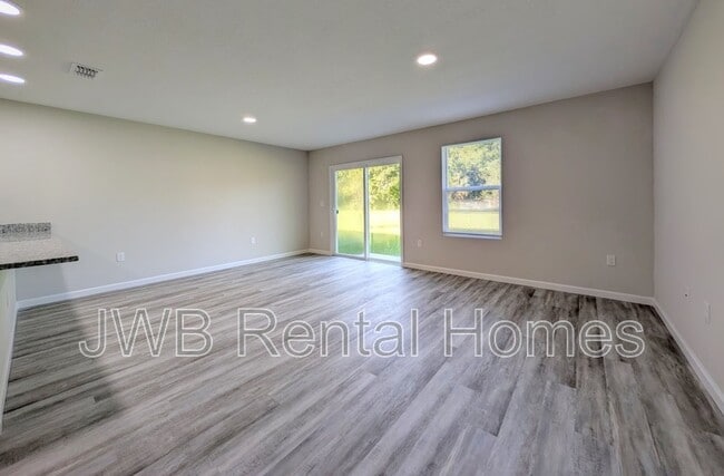 Building Photo - 1116 Comanche St