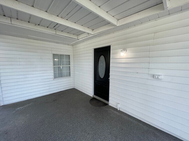 Building Photo - Charming 2 Bedroom, 1 Bath Rental Home wit...