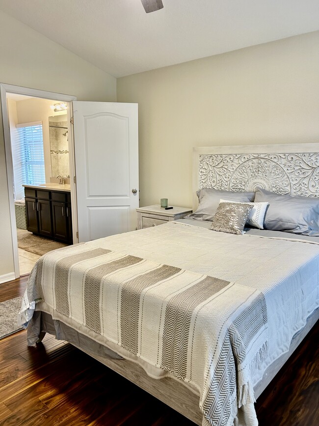 Master Bath and master bath - 7001 Interbay Blvd