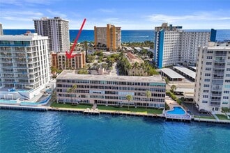 Building Photo - 400 N Riverside Dr