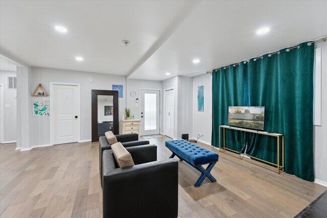 Foto del edificio - 1313 Gordon Ave