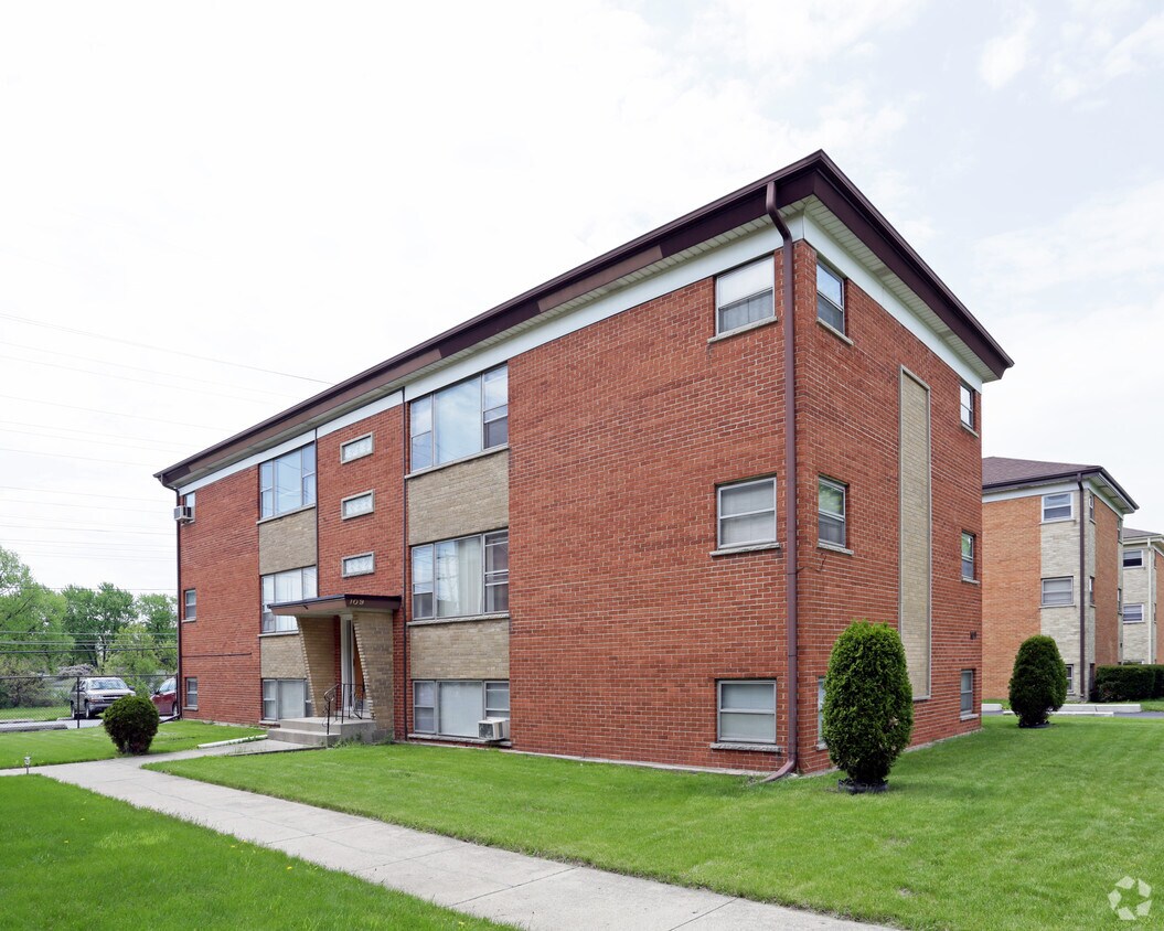 Primary Photo - 109 E Blecke Ave