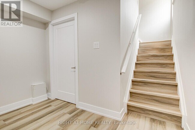 Photo du bâtiment - 265 Dearborn Blvd