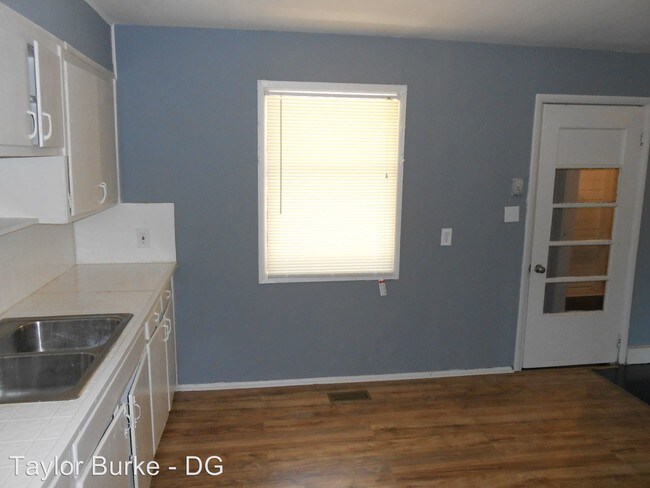 Building Photo - 2724 Lee Ave SW