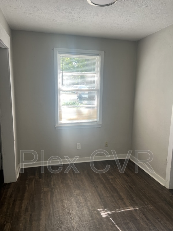 Foto del edificio - 825 Brooks Rd