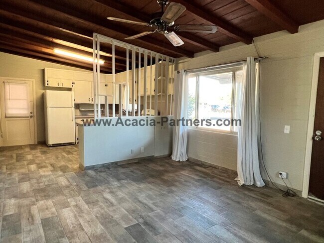 Foto del edificio - Centrall Located Two Bedroom Home