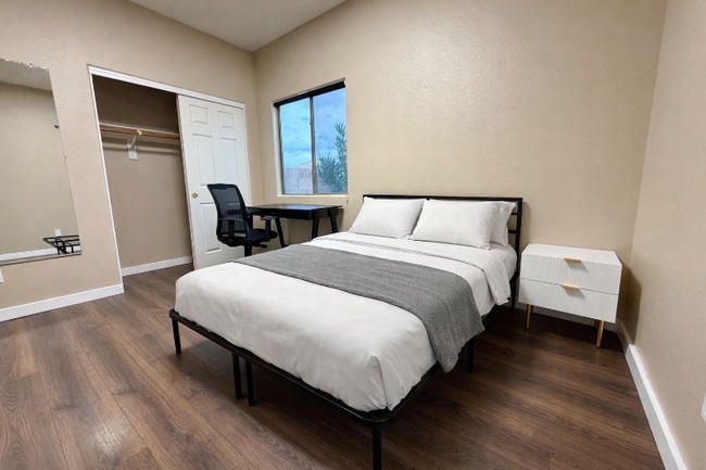 Building Photo - 916 E Bob Barney Ct