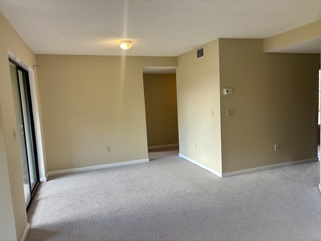 Building Photo - 305 Trailside Way