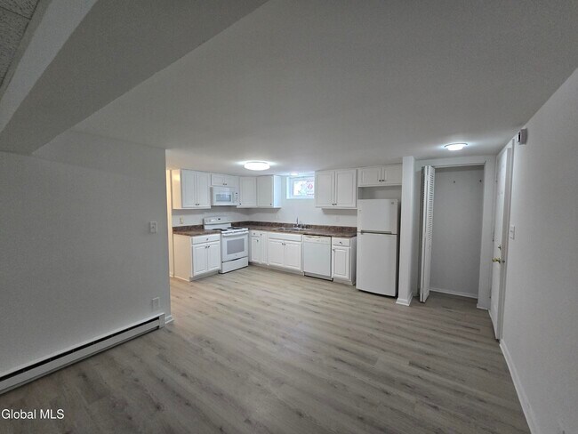 Foto del edificio - 79 Middle Rd