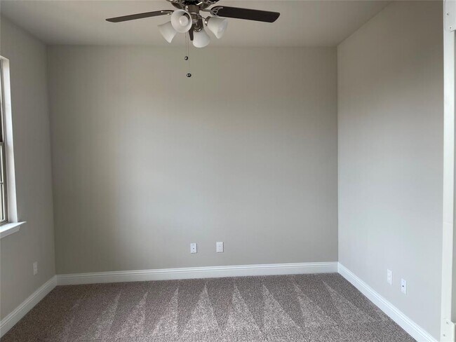 Building Photo - 520 Redbud