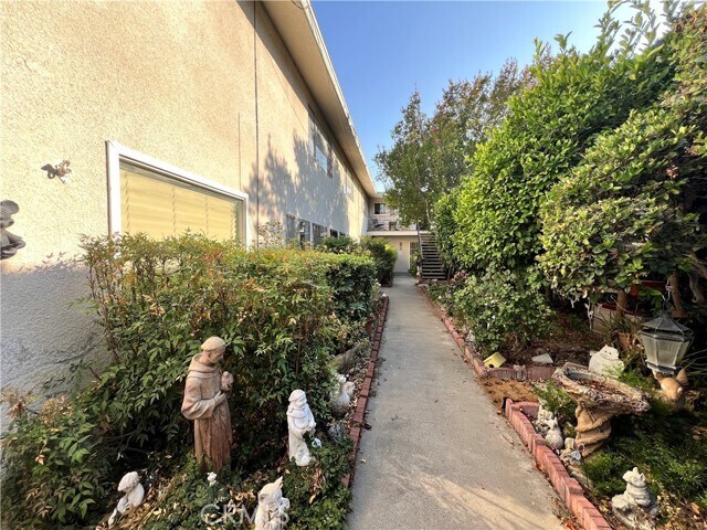 Foto del edificio - 171 E Ralston Ave